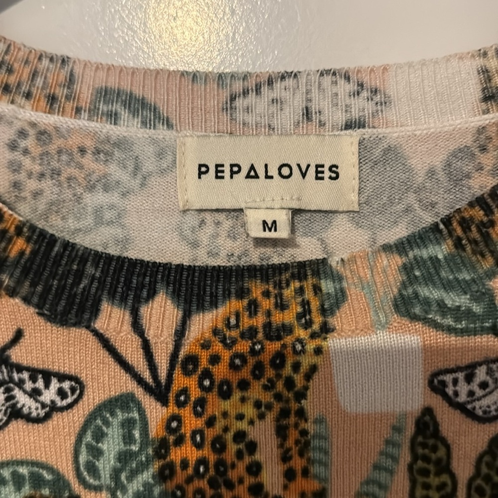 Cheetah and butterfly printed lightweight sweater - Picture 4 of 6